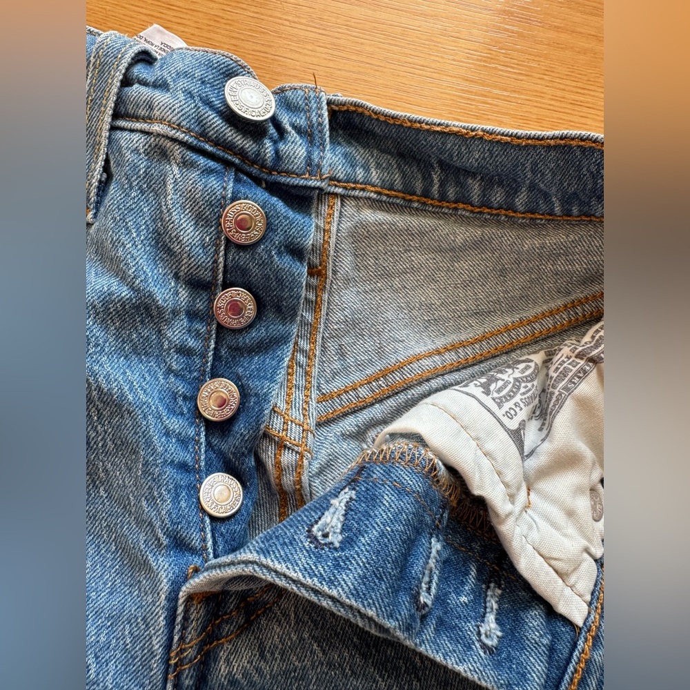 Levi's 501 Women's Button Fly Blue Denim Shorts - Picture 3 of 6